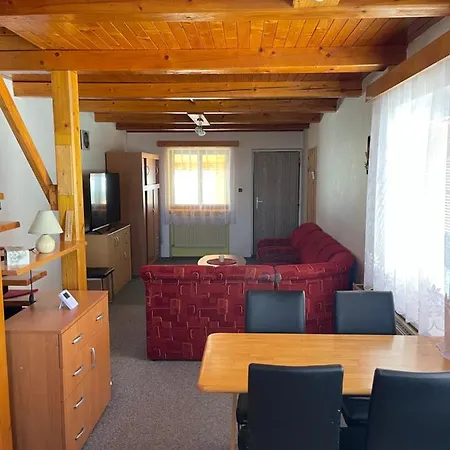 Daire Apartman Kraliky *